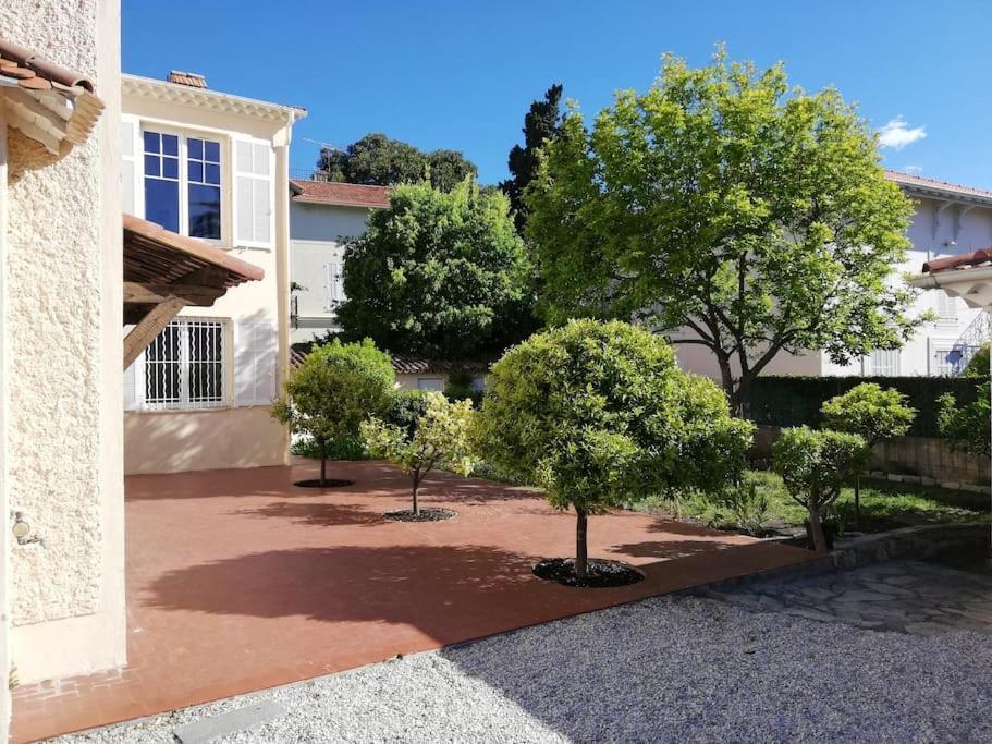 Duplex With View On The Cap D'antibes *
