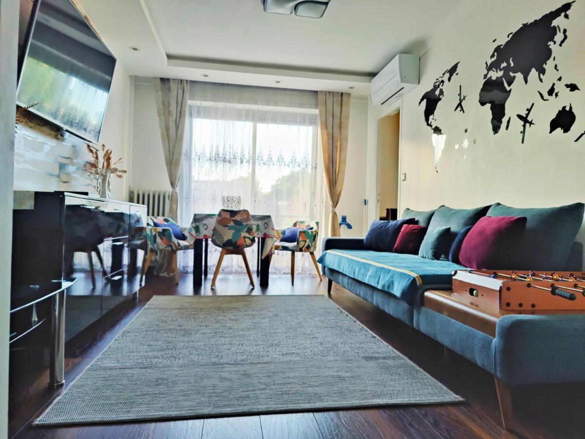 Charming Ac 2-bedroom Center Family, Couples Friendly