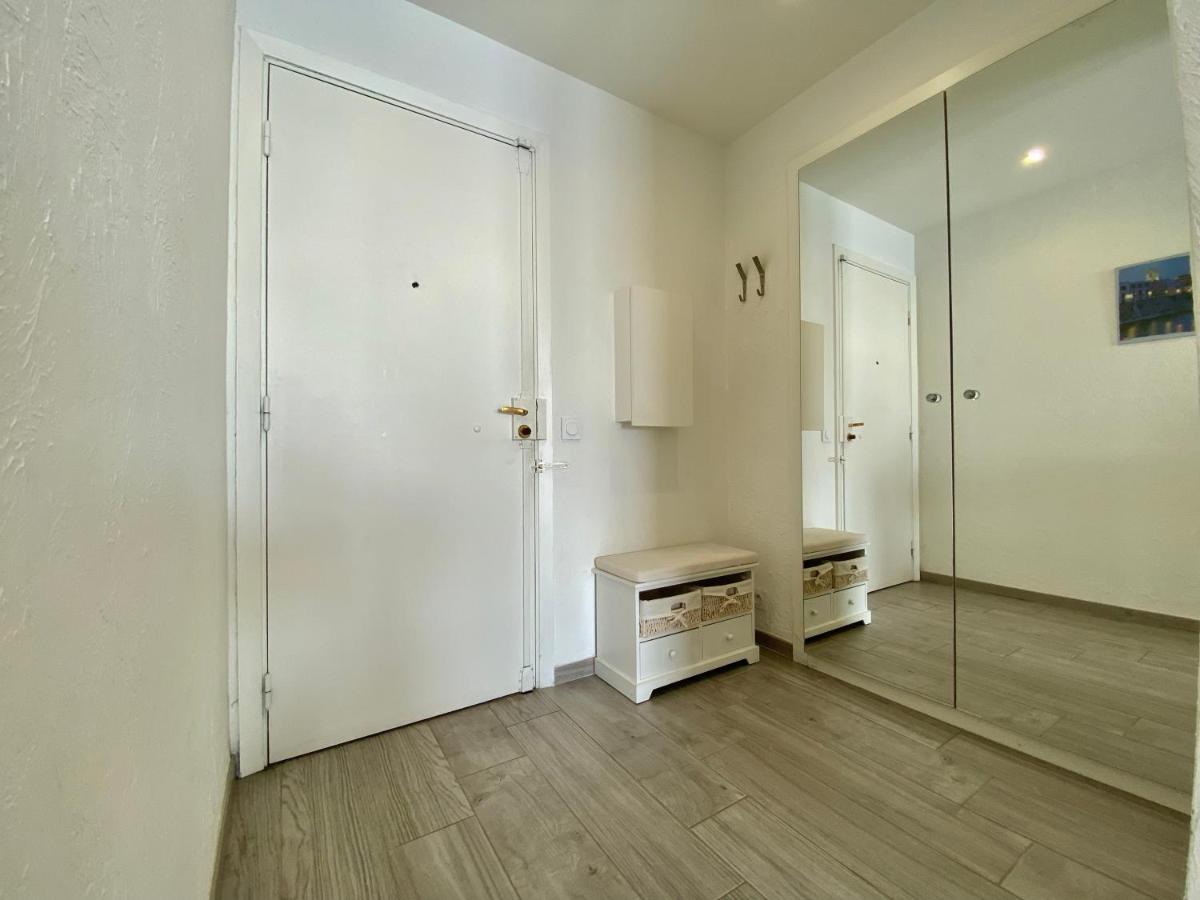 Apartment Standing Center Bay T1 8eme Avec Vue Et Parking Antibes