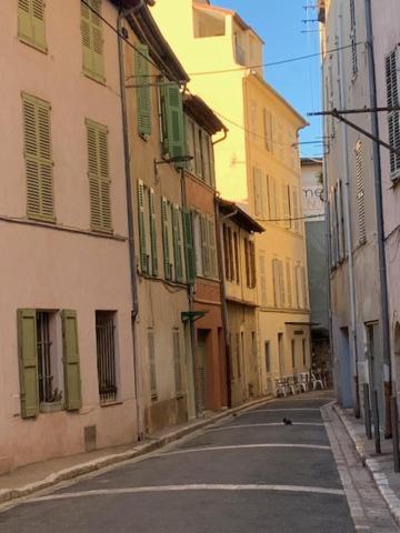 Neuf Et Vieil Antibes