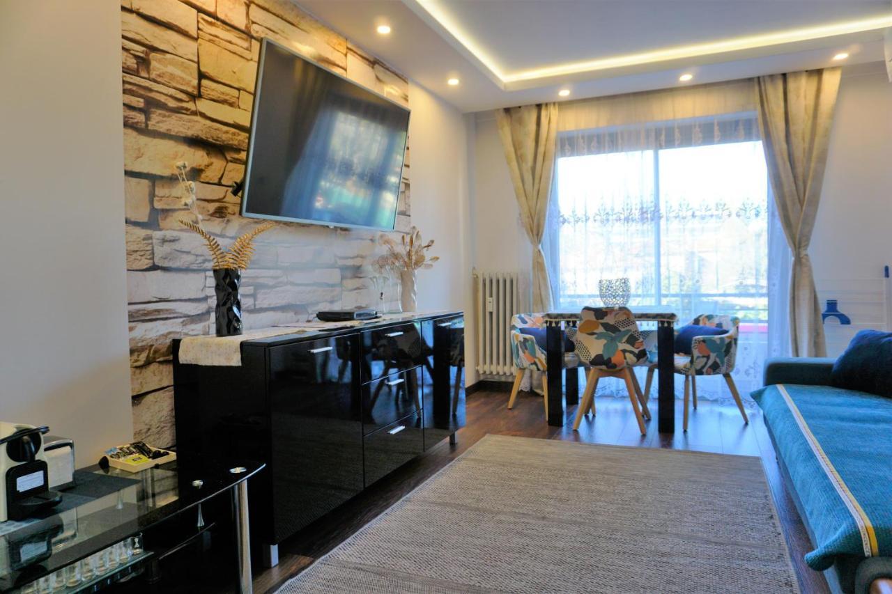 Charming Ac 2-bedroom Center Family, Couples Friendly * Antibes