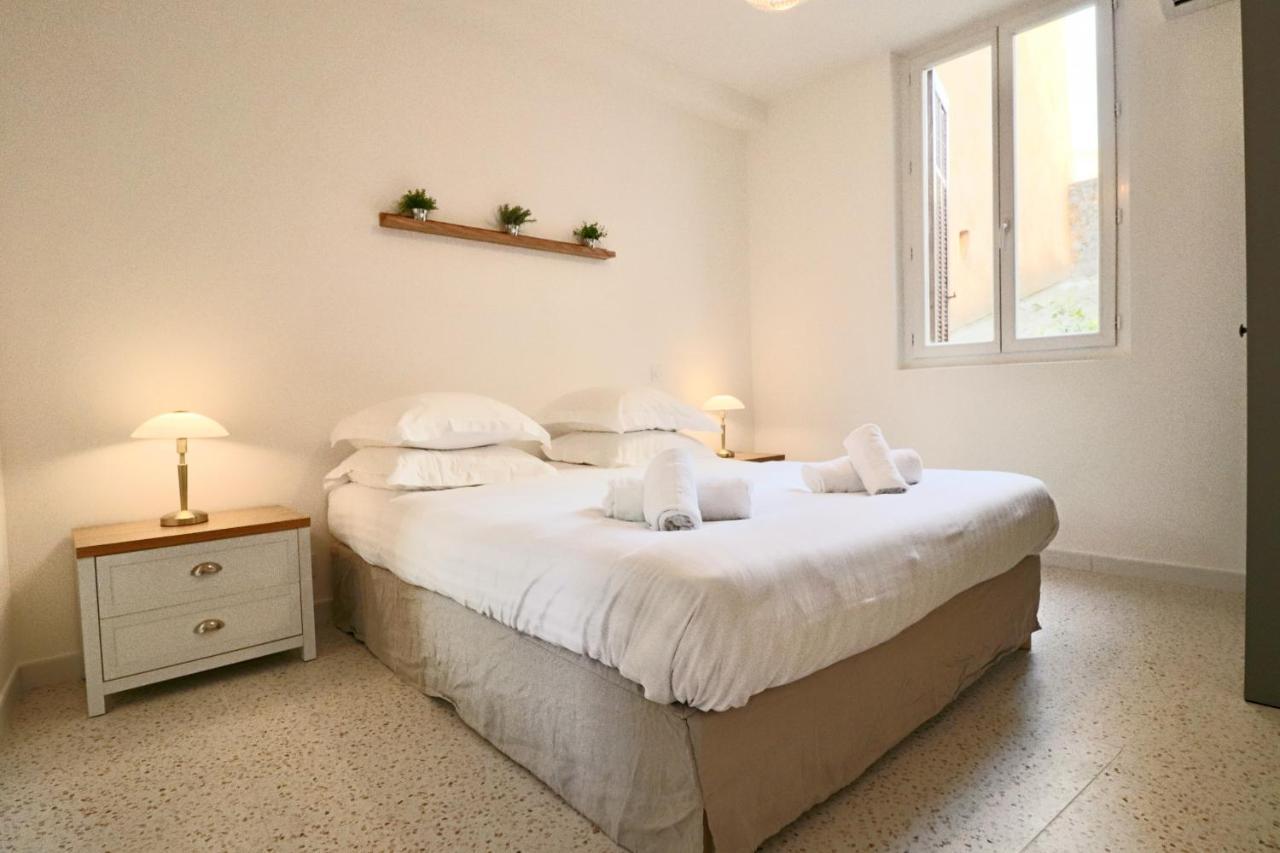 Fersen Bright Renovated For 5 People In Center Of Old Apartment