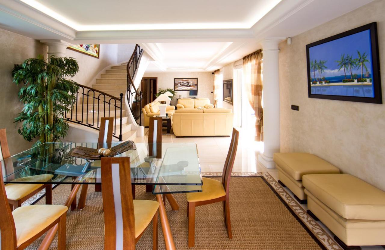 Villa El Paradisio Splendid 5 Stars Atypical In With Overflowing Swiming Pool