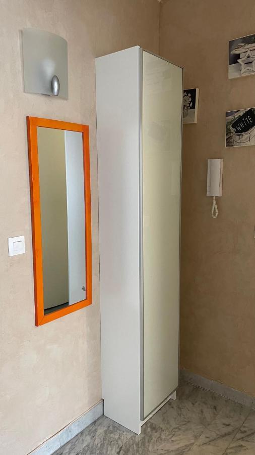 Juan Les Pins, T2 Cosy Et Confortable, Avec Parking En Sous-sol, Proche Plages Et Commerces