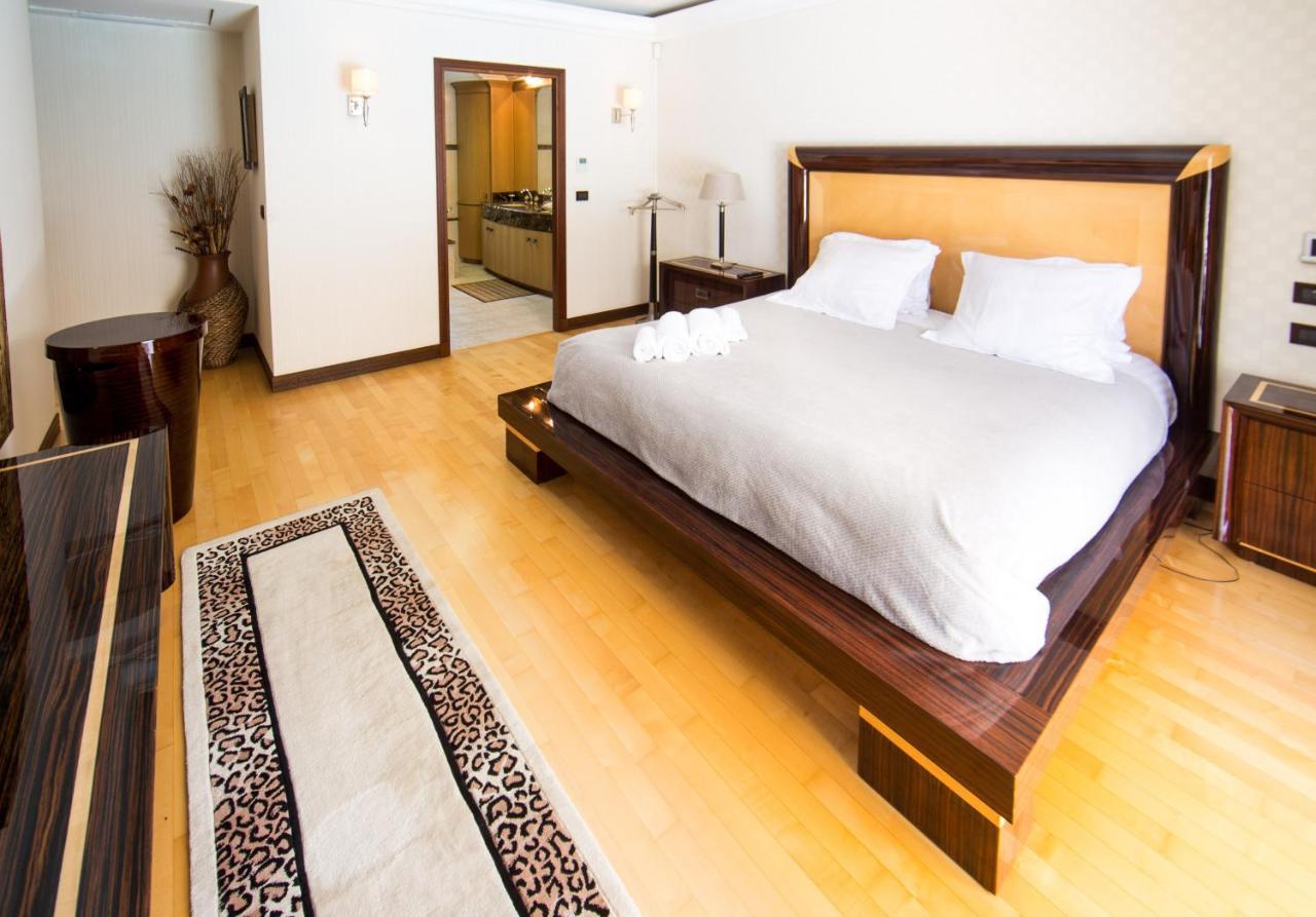 El Paradisio Splendid 5 Stars Atypical In With Overflowing Swiming Pool Villa Antibes