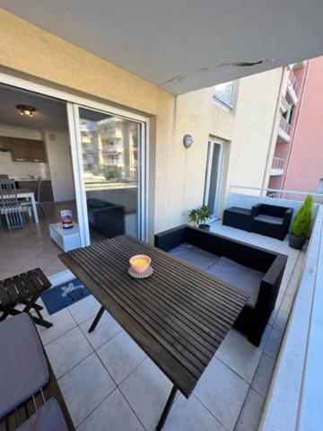 Terrasse Pres De La Antibes