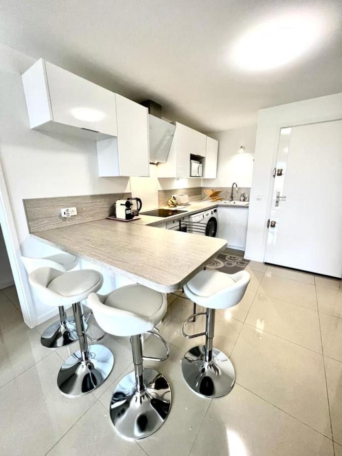 Le Mimosa 1 Bedroom With Terrasse Pool Ac Parking Spot Holiday home *