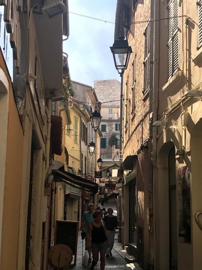 With Mediterranean Charm In The Heart Of The Provencal Market Apartment *