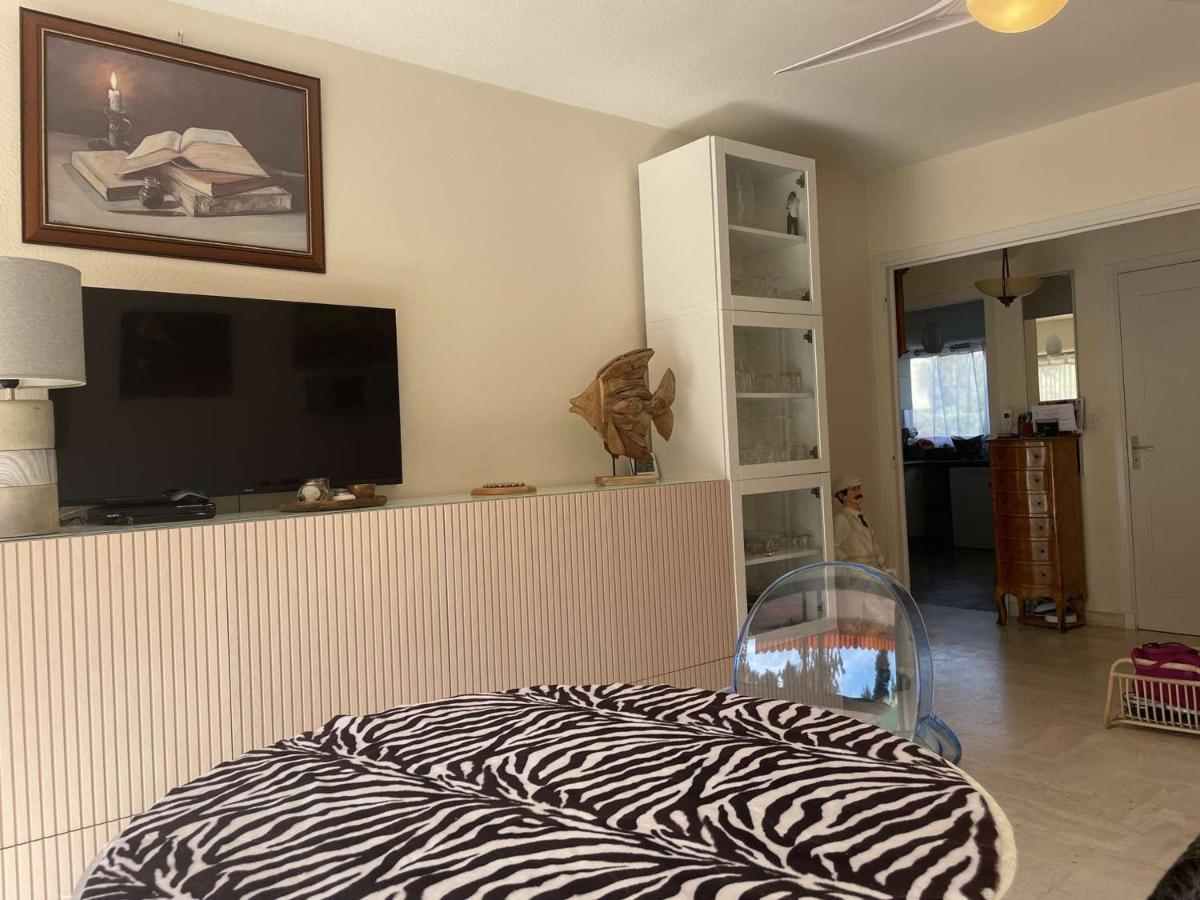 Avec Piscine & Tennis, Terrasse Ensoleillee, Garage Prive - - Fr-1-252-126 * Antibes