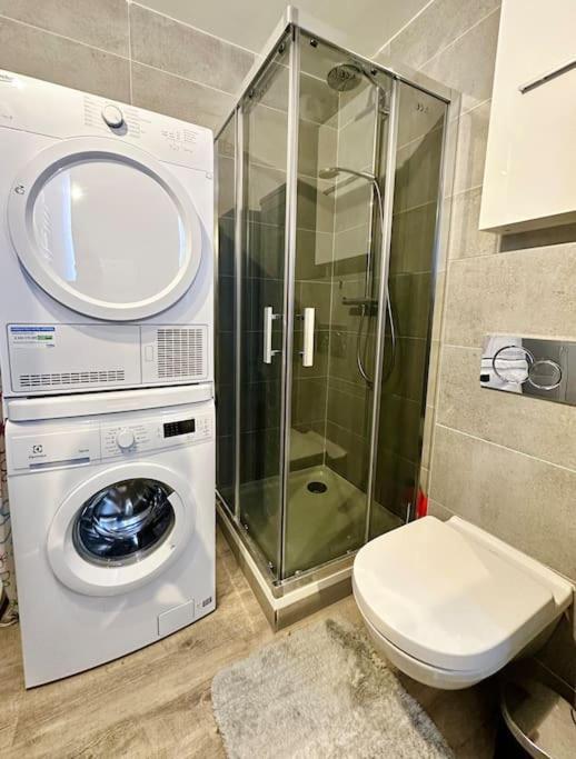 Beautiful - Air Conditionning -pool -10min Beach -parking Near Apartment *