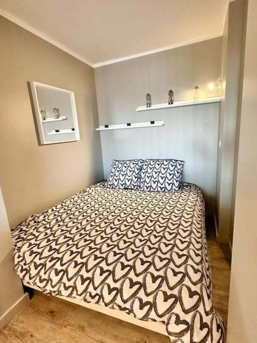 Beautiful - Air Conditionning -pool -10min Beach -parking Near *