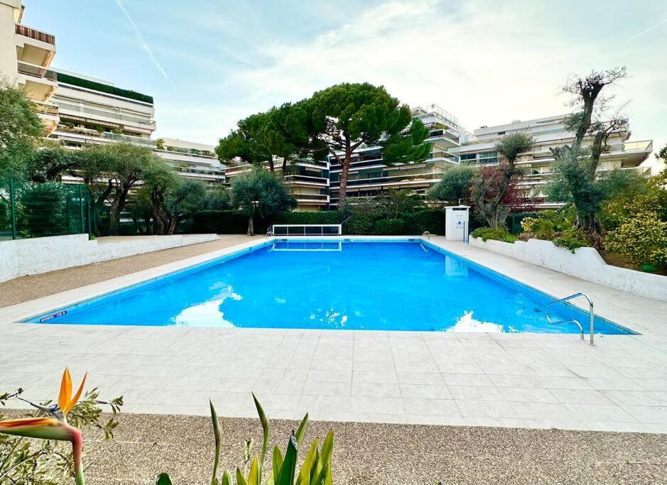 Beautiful - Air Conditionning -pool -10min Beach -parking Near Apartment *