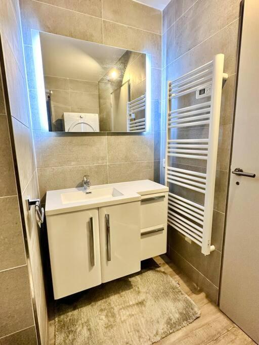 Apartment Beautiful - Air Conditionning -pool -10min Beach -parking Near *