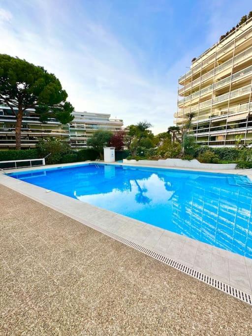Beautiful - Air Conditionning -pool -10min Beach -parking Near Antibes