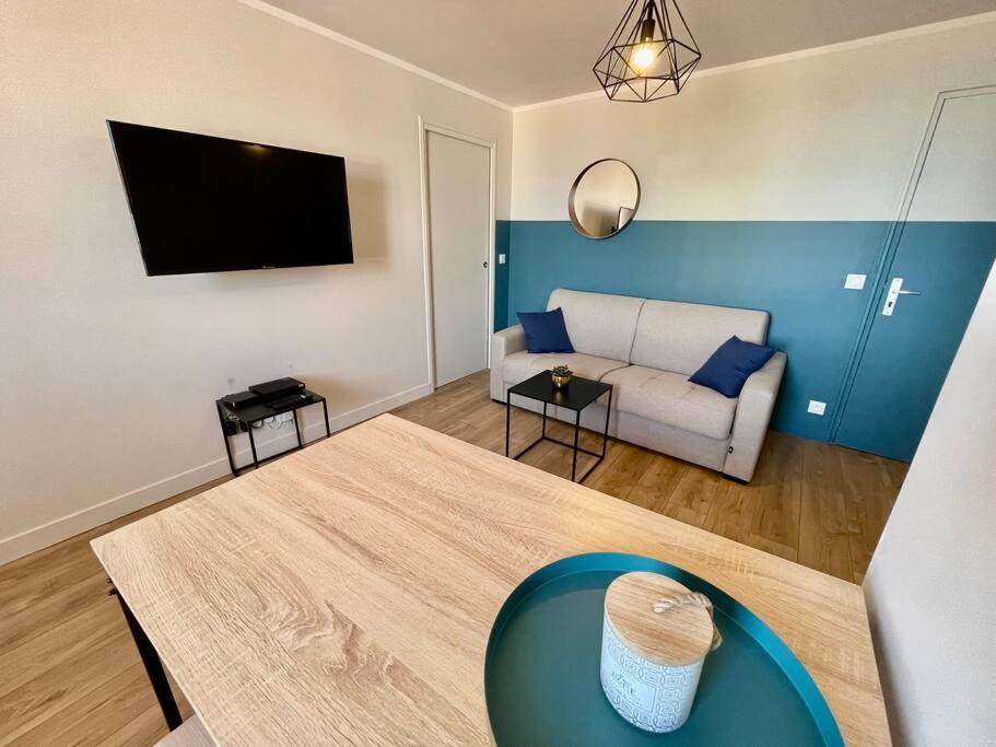 Apartment Ivs Andreossy Vue Et Montagne Pour 4 Antibes