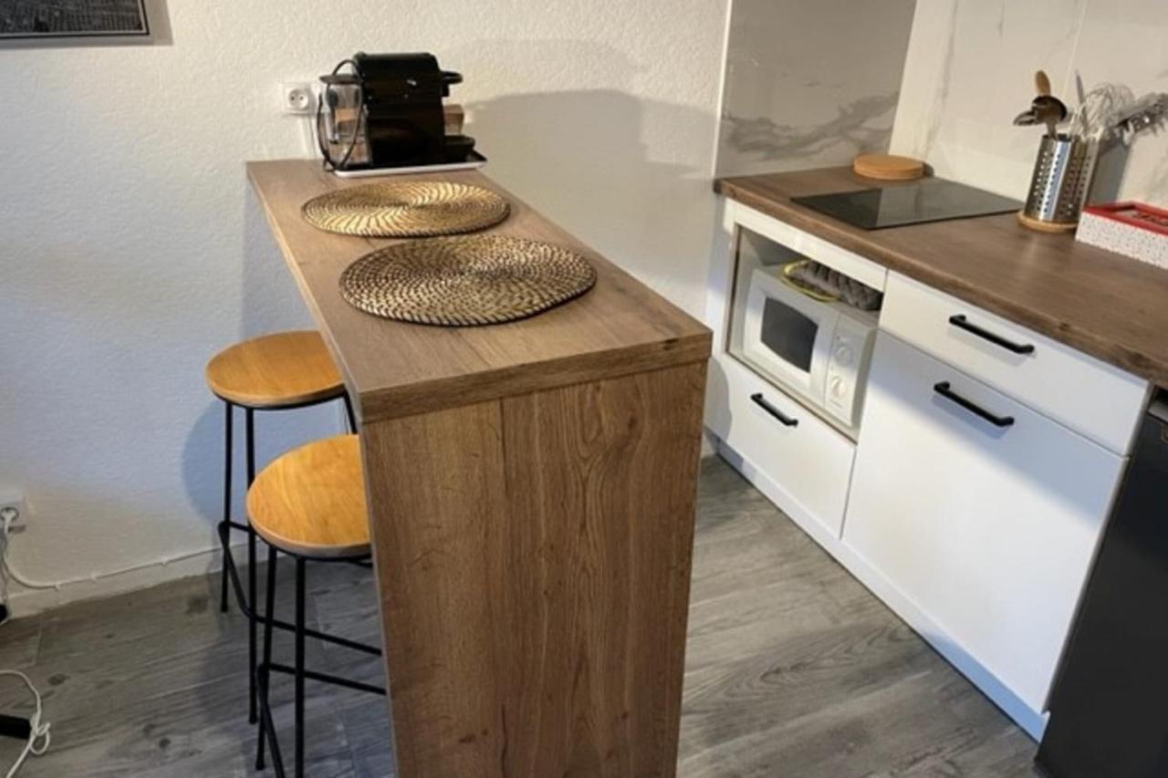 Apartment Nice 23m In A With Pool