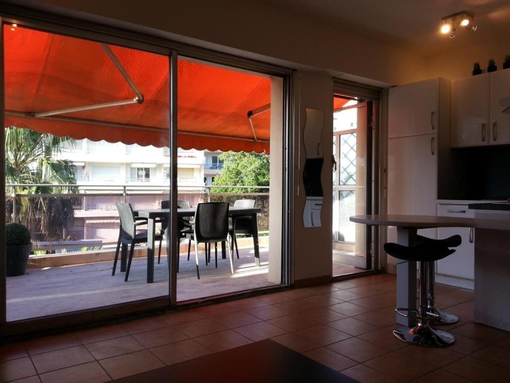 Apartment Ideal Vacances : Studio Au Centre De Juan Les Pins Antibes