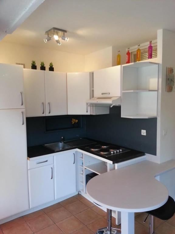 Ideal Vacances : Studio Au Centre De Juan Les Pins Antibes