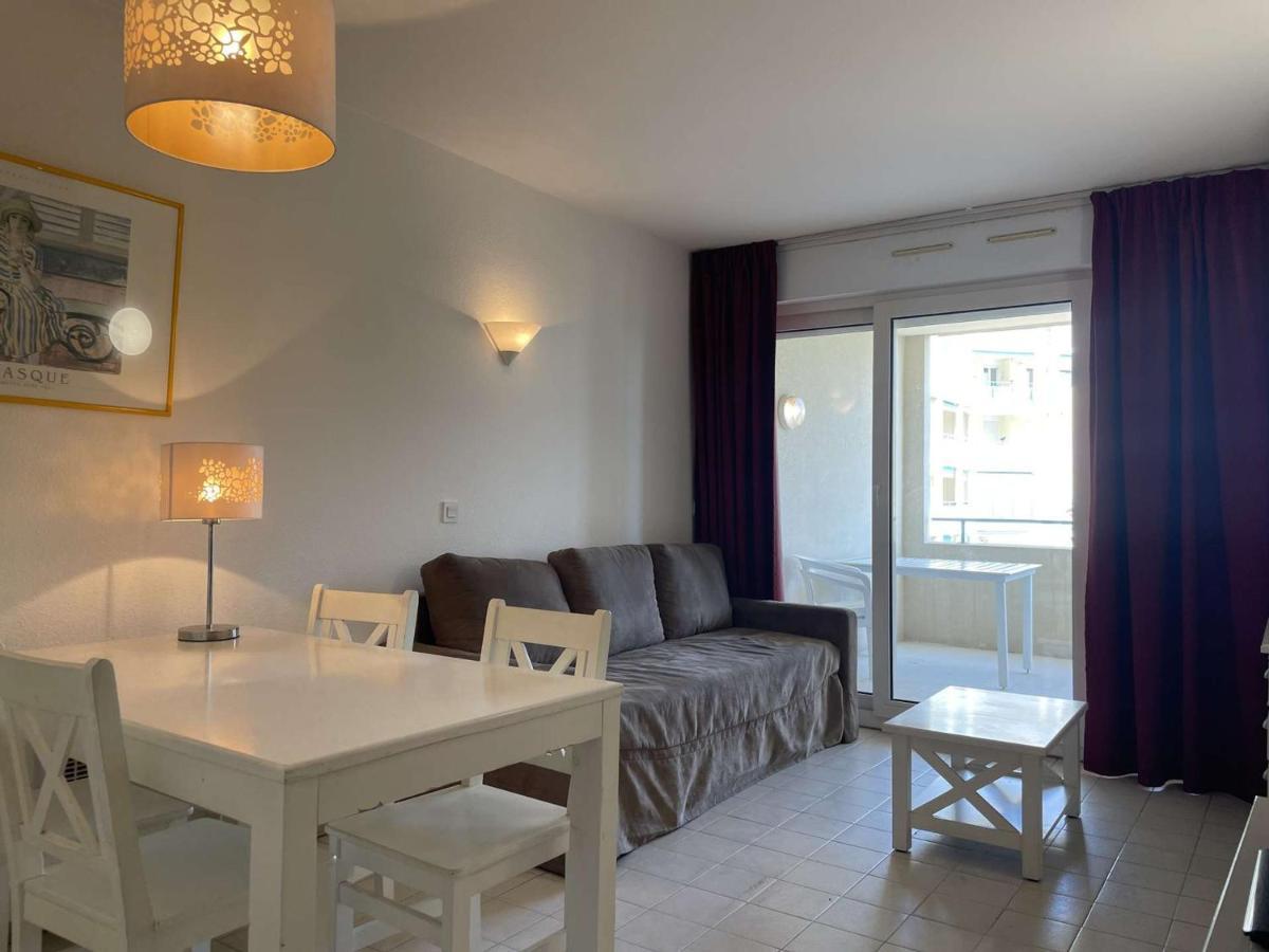 Avec Terrasse, Piscine Et A 5 Min De La A Juan Les Pins - Fr-1-252-185 Apartment