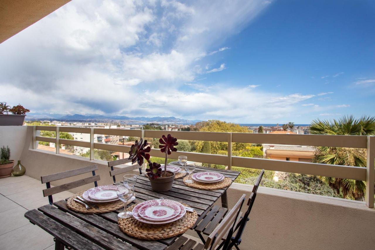 Apartment Vue Mer, Terrasse Et Parking Prive Antibes