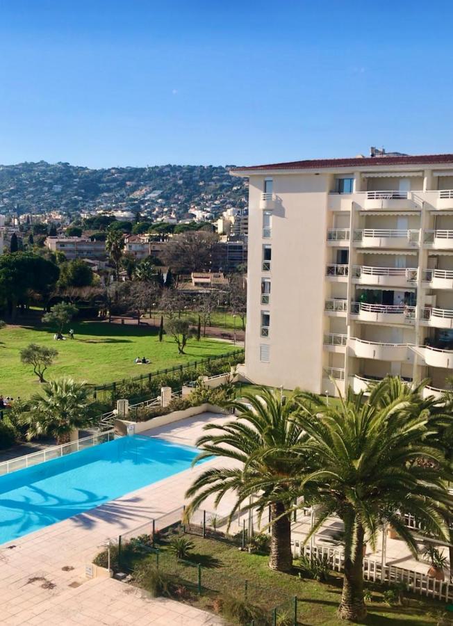 Grand 2 Pieces Climatise Dans De Standing Avec Vue Piscine Au Bord De La