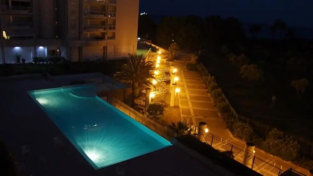 Grand 2 Pieces Climatise Dans De Standing Avec Vue Piscine Au Bord De La Apartment
