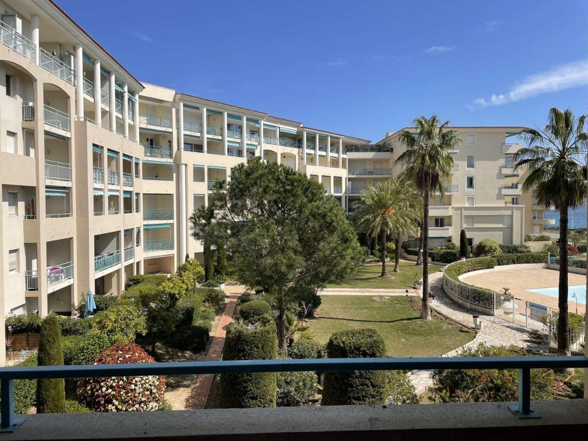 Avec Terrasse, Piscine Et A 5 Min De La A Juan Les Pins - Fr-1-252-185 Apartment *