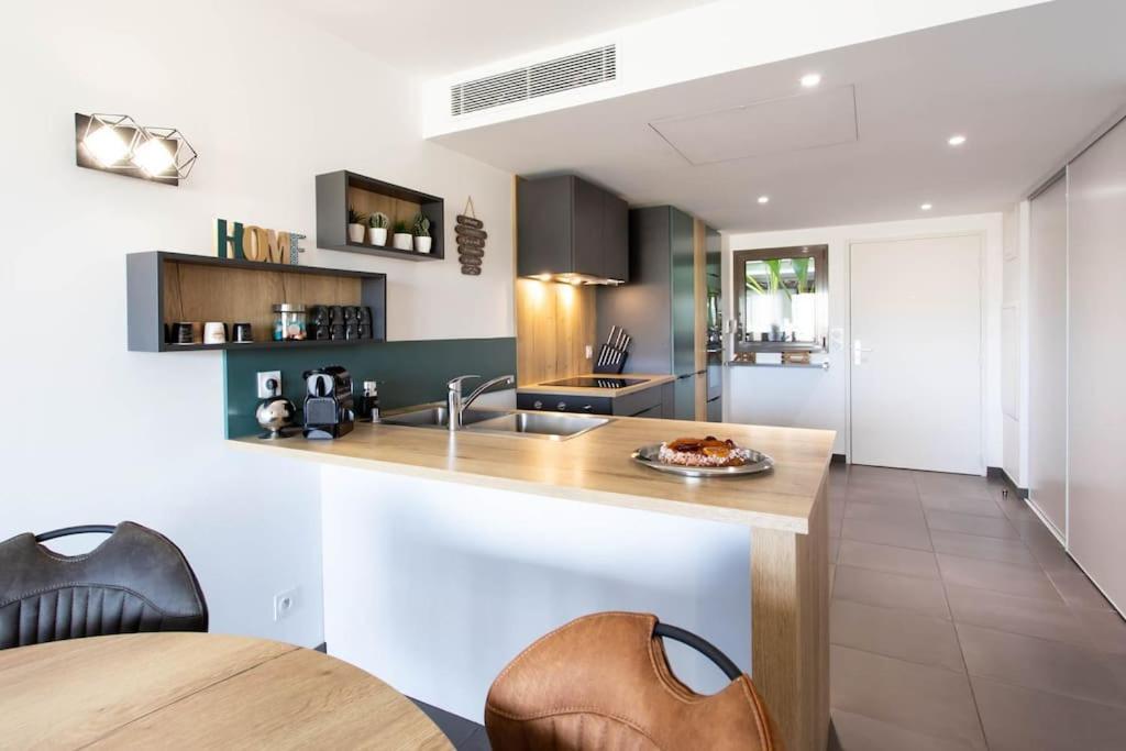 A7- 2 Bdr Sea & Mountain View - Ac, Parking, Pool & Terrace * Antibes