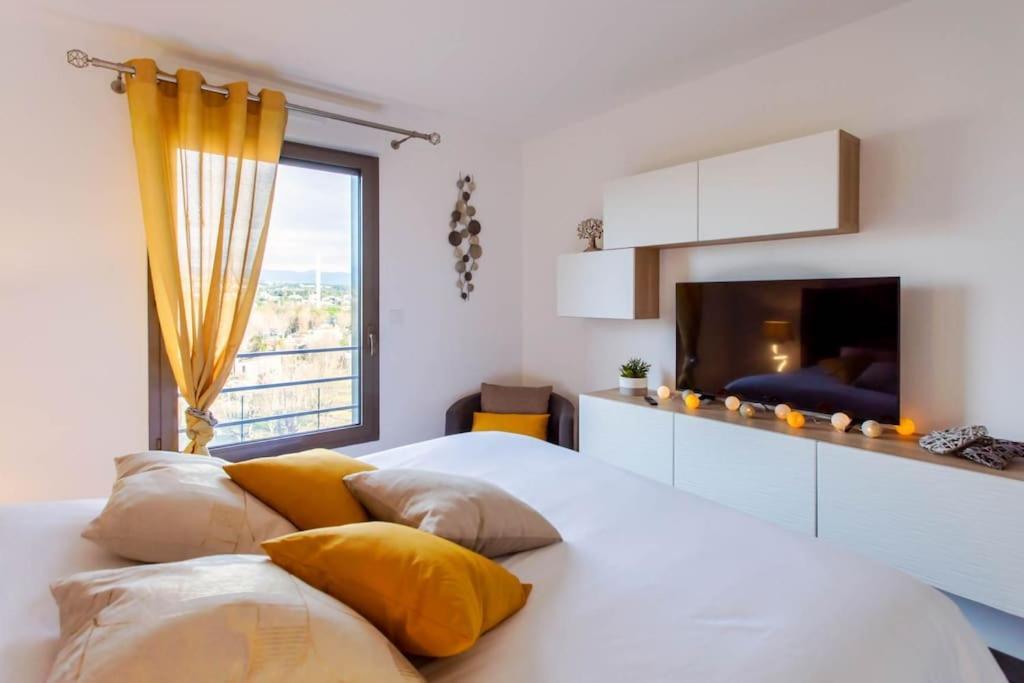 A7- 2 Bdr Sea & Mountain View - Ac, Parking, Pool & Terrace Antibes