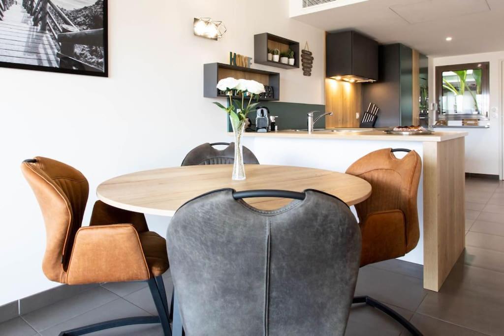A7- 2 Bdr Sea & Mountain View - Ac, Parking, Pool & Terrace Apartment *