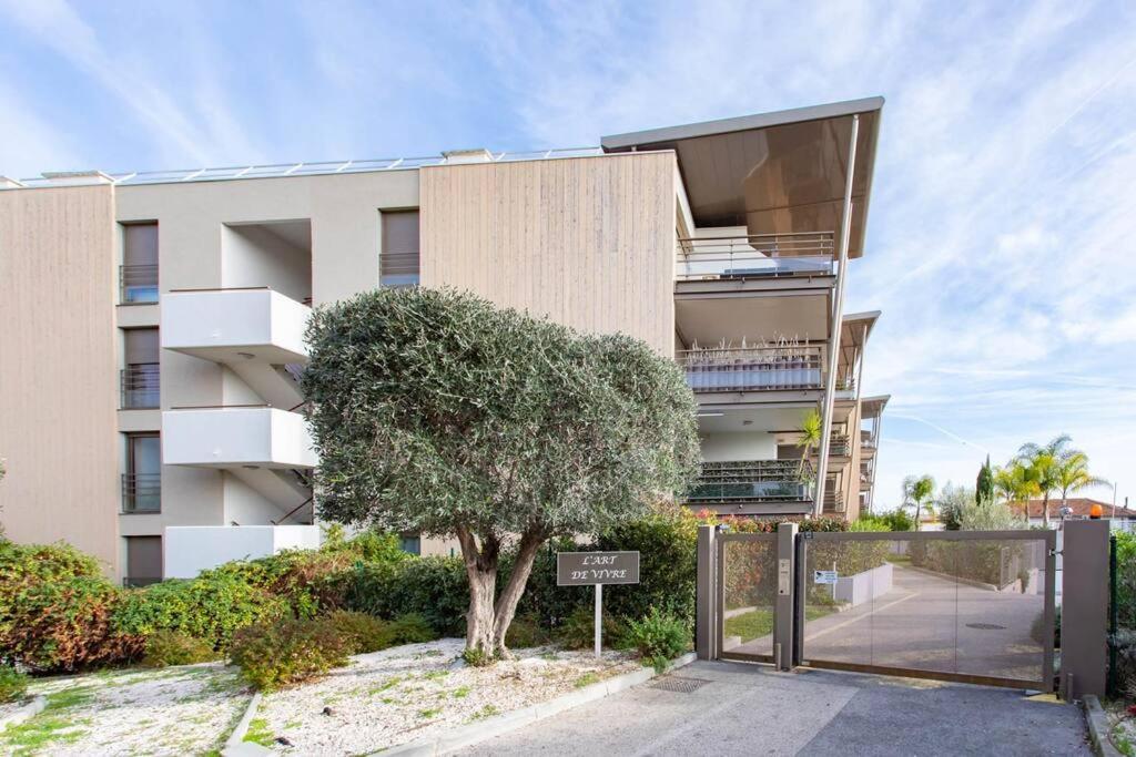 A7- 2 Bdr Sea & Mountain View - Ac, Parking, Pool & Terrace * Antibes