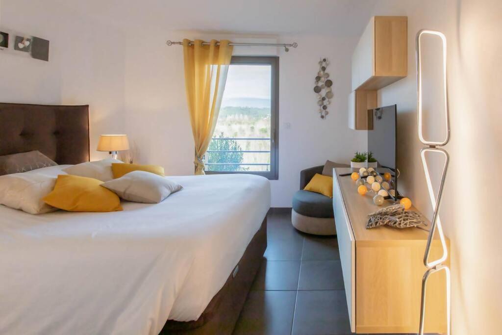 A7- 2 Bdr Sea & Mountain View - Ac, Parking, Pool & Terrace Apartment