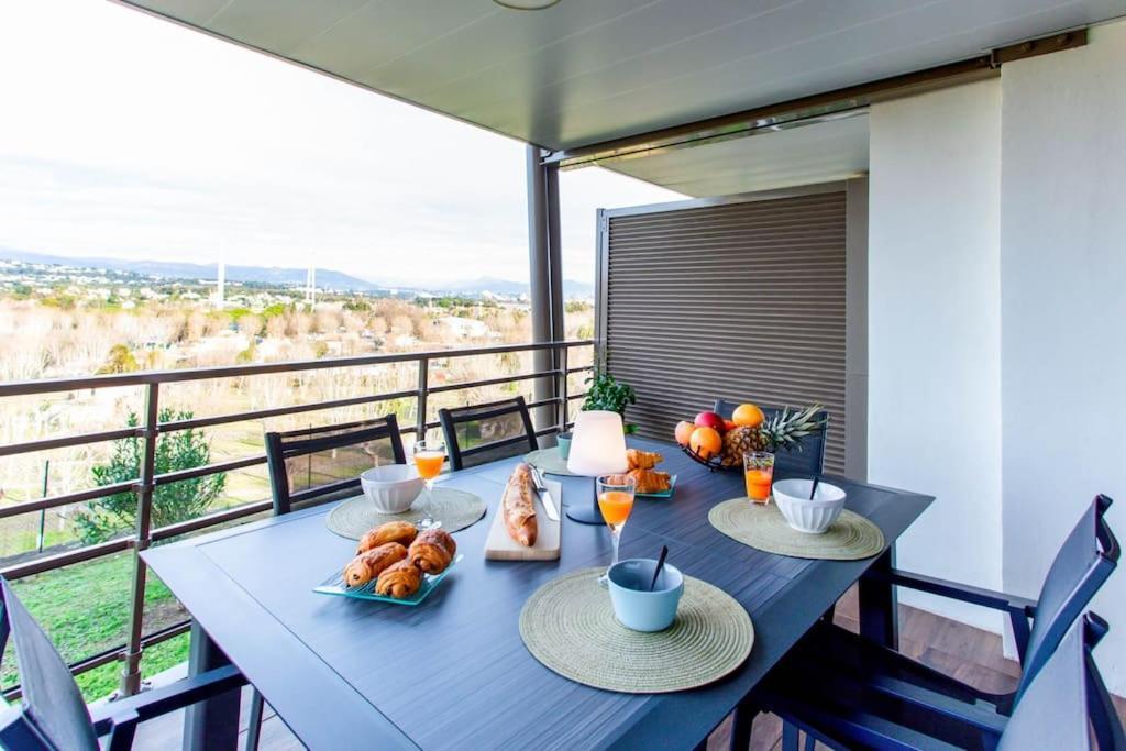 A7- 2 Bdr Sea & Mountain View - Ac, Parking, Pool & Terrace Apartment Antibes
