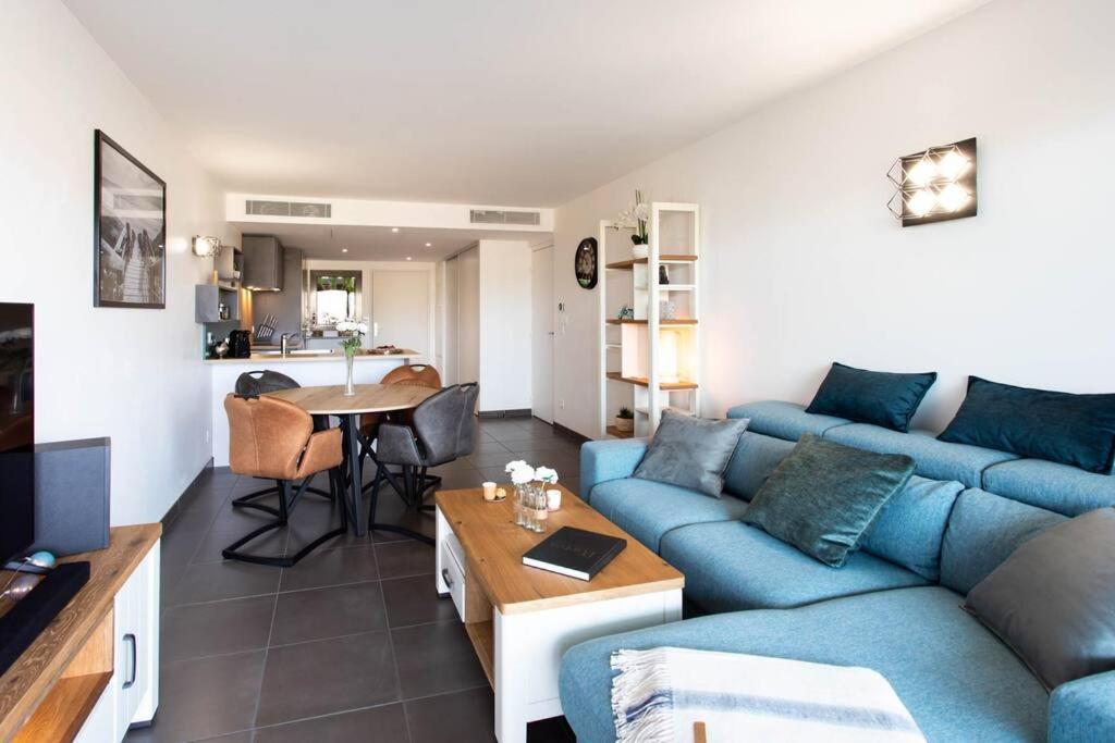 A7- 2 Bdr Sea & Mountain View - Ac, Parking, Pool & Terrace Apartment Antibes