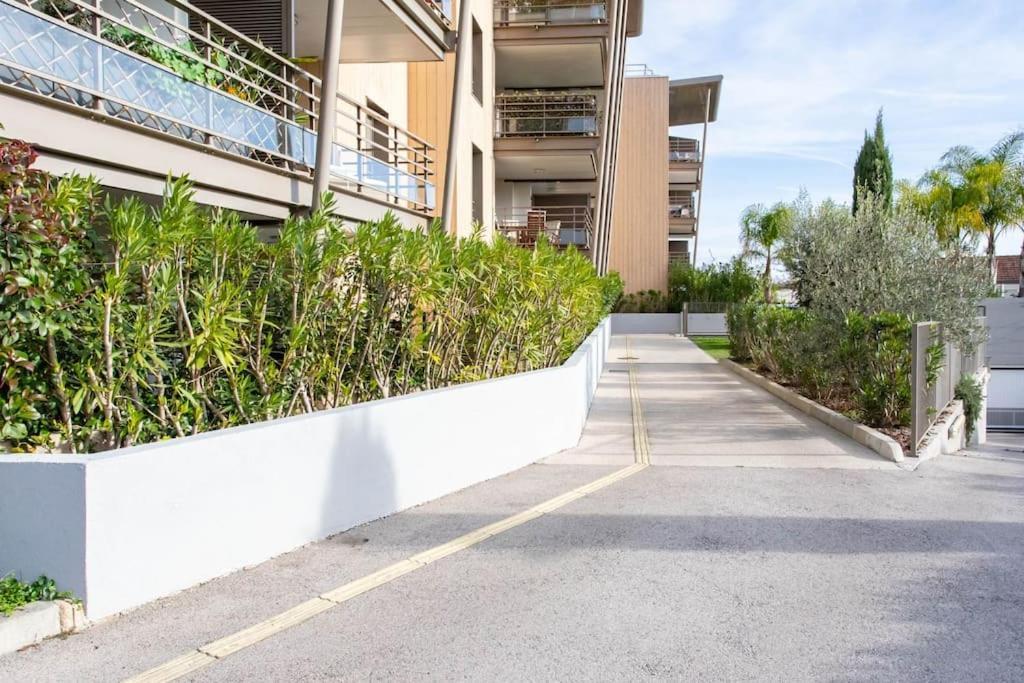 A7- 2 Bdr Sea & Mountain View - Ac, Parking, Pool & Terrace Apartment Antibes