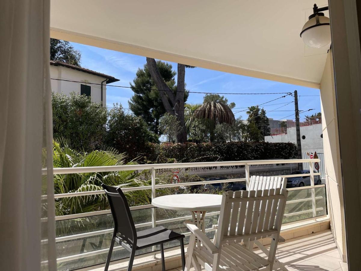 2p A Juan Les Pins : Emplacement Ideal, Parking, Terrasses, Proche Et Commerces - Fr-1-252-188 Appartement *