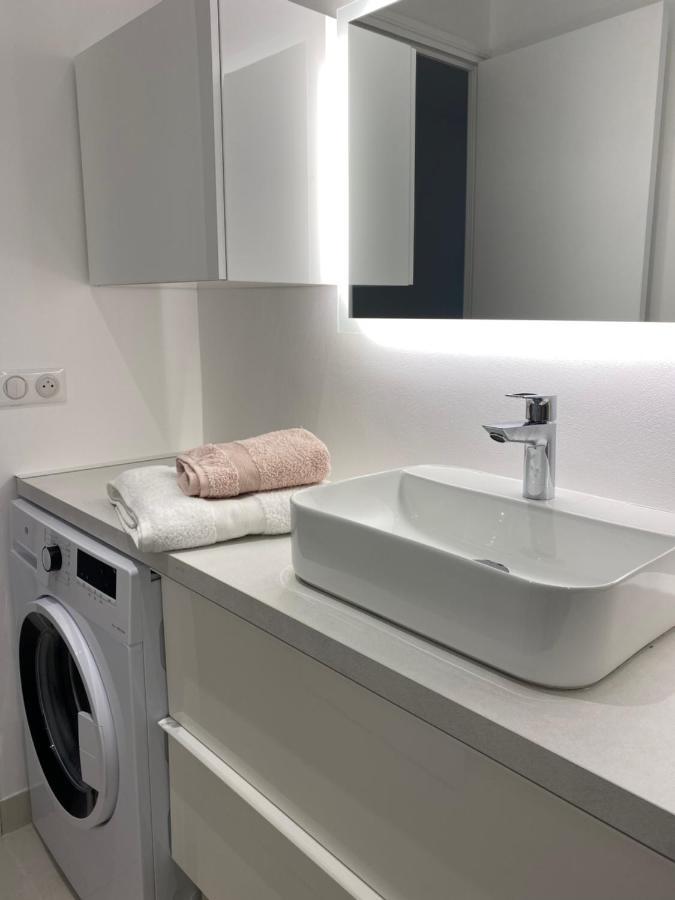 Appartement Hello 2 Pieces “renove Et Climatise “ Vieil *