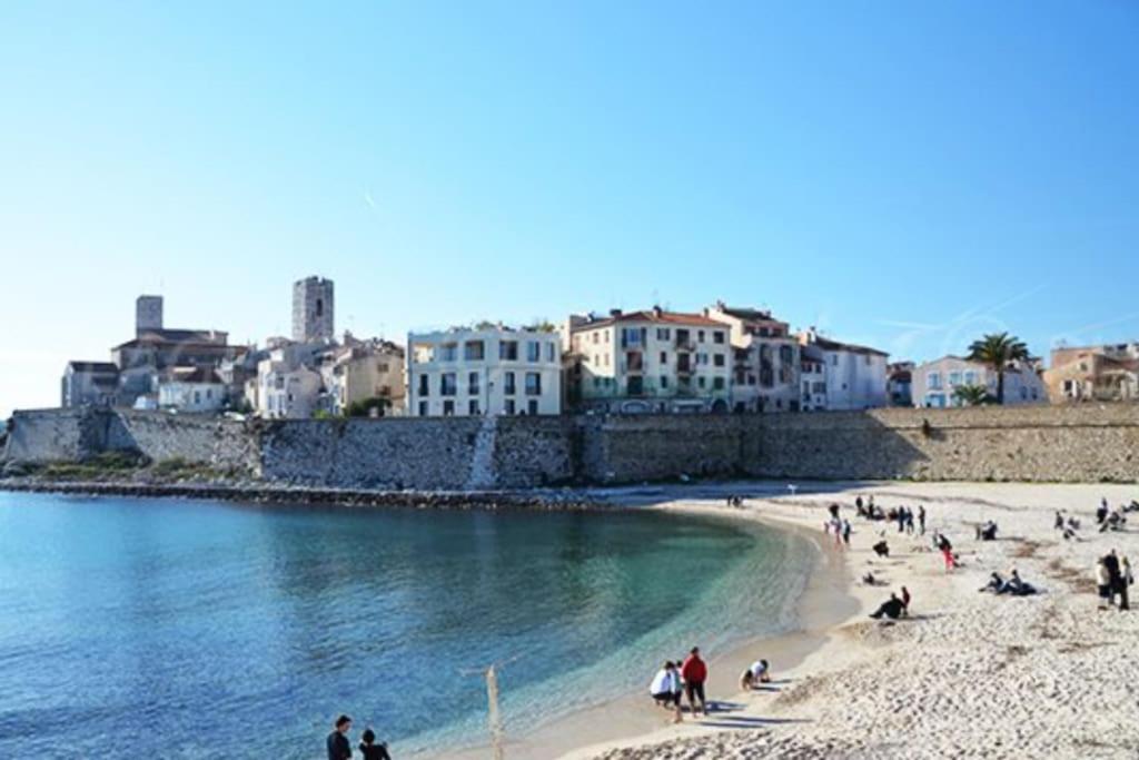Apartment En Plein Coeur Du Vieil Antibes, Vue Sur Place Romantique