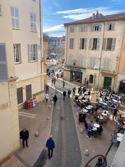 En Plein Coeur Du Vieil Antibes, Vue Sur Place Romantique Apartment *