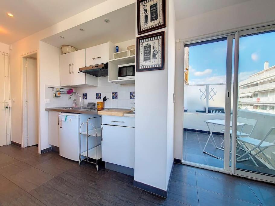Apartment Juan Les Pins 2br Sunny Floor 50m Antibes