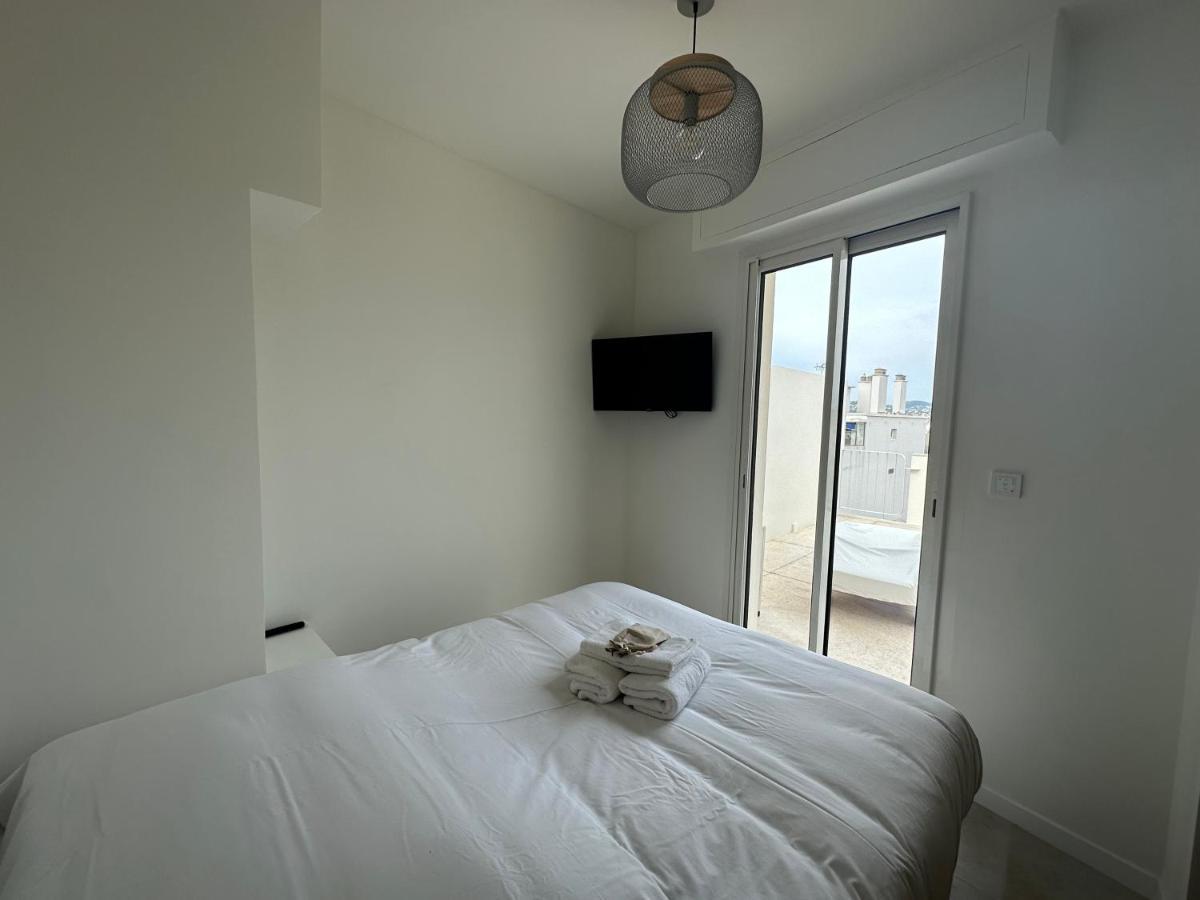 Superbe T2 En Dernier Etage Antibes