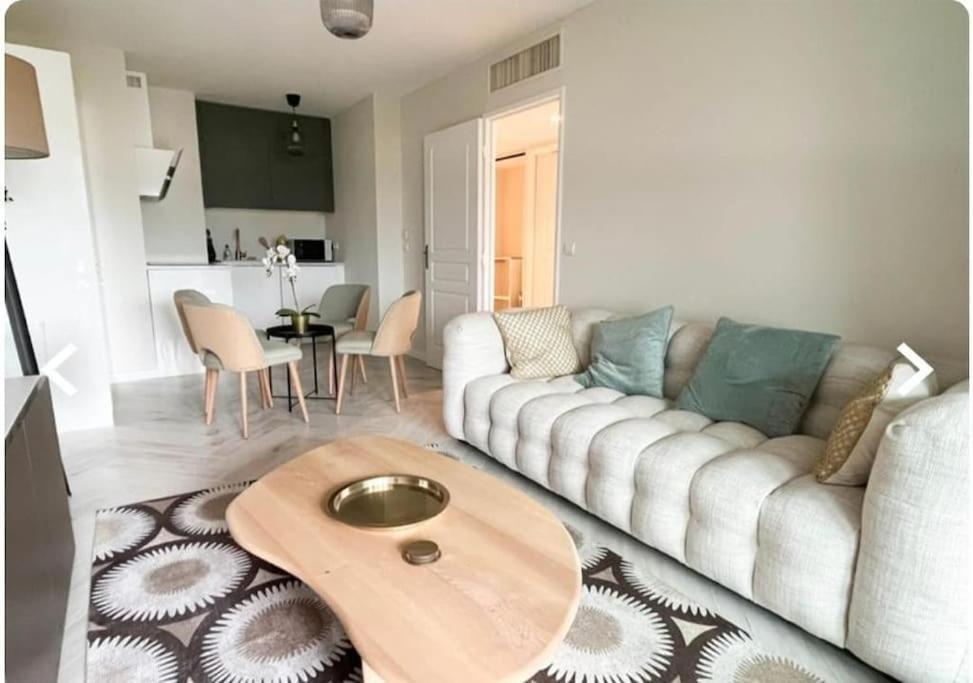 Apartment Beautiful Design Next To The Sea Antibes