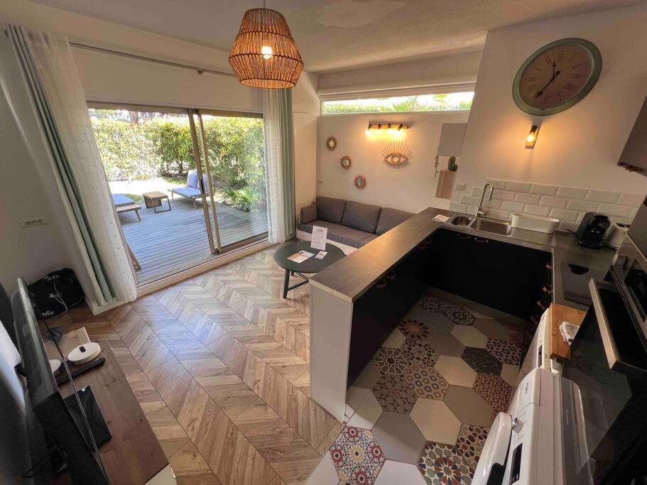 Le Cosy Garden: 4 Prs, Terrasse, Piscine