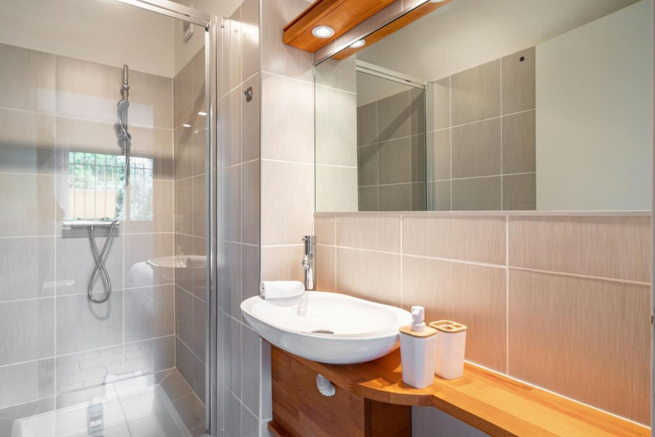 2 Bedroom With Balcony Close To The Sea Apartment *