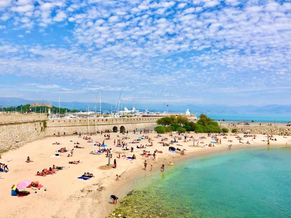 Apartment 2 Bedroom With Balcony Close To The Sea *