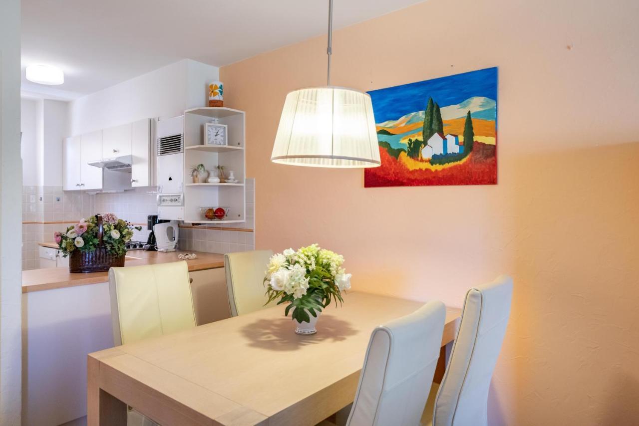 2 Bedroom With Balcony Close To The Sea Apartment *