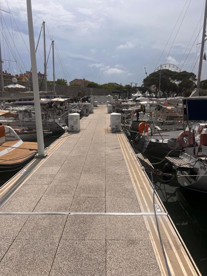 Botel Location *