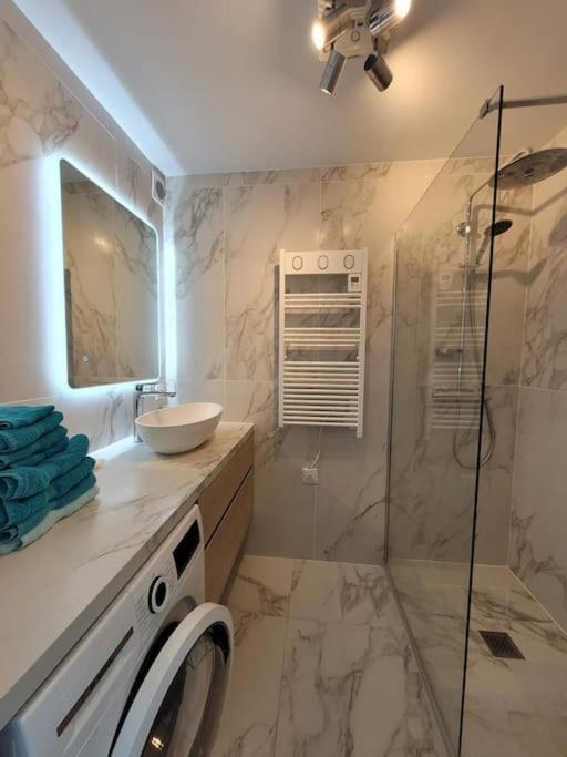 1 Bed With Sea Views *