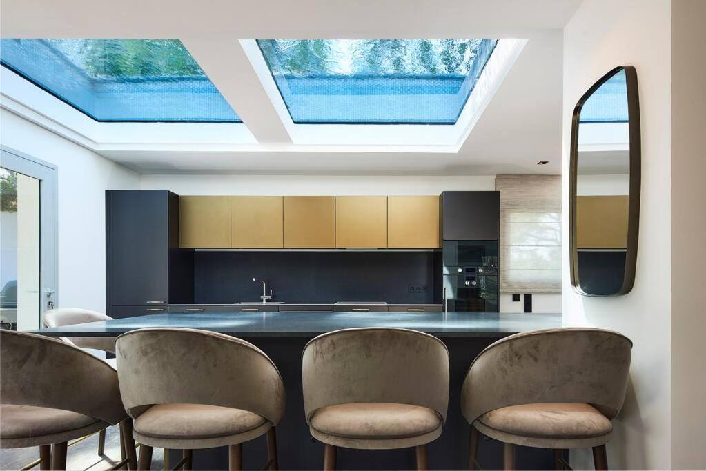 A11 - Cap Sea View 5 Bdr - Ac, Rooftop Pool & Parking Villa