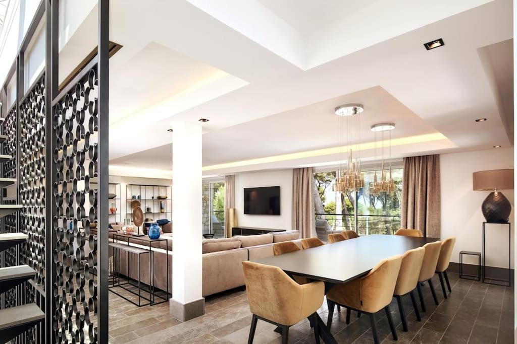 A11 - Cap Sea View 5 Bdr - Ac, Rooftop Pool & Parking Villa *